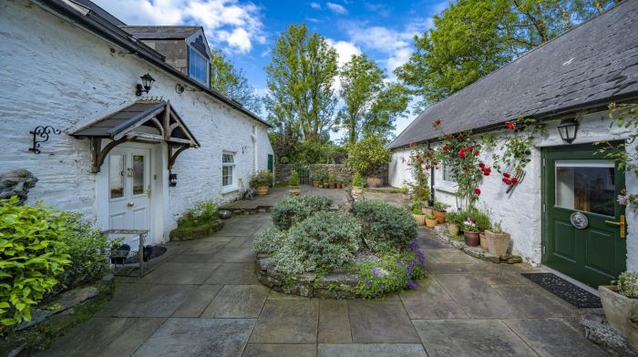 Strand House is a charming property, in exceptional condition, in a superb location.