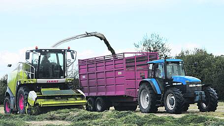 FARM CLASSICS: Smooth and sleek New Holland 8560 Image