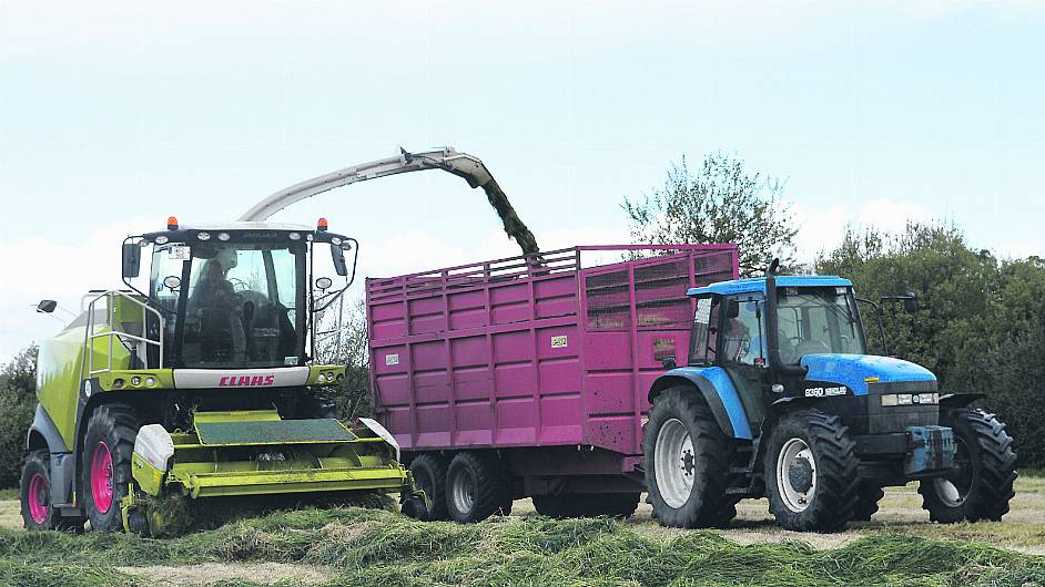 FARM CLASSICS: Smooth and sleek New Holland 8560 Image