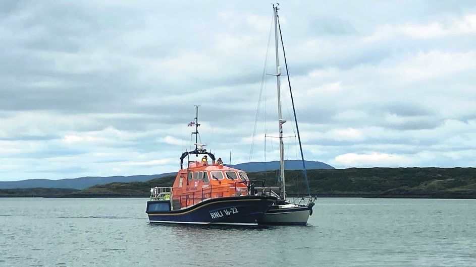 Floating fishing net caught in prop results in yacht rescue off Glandore