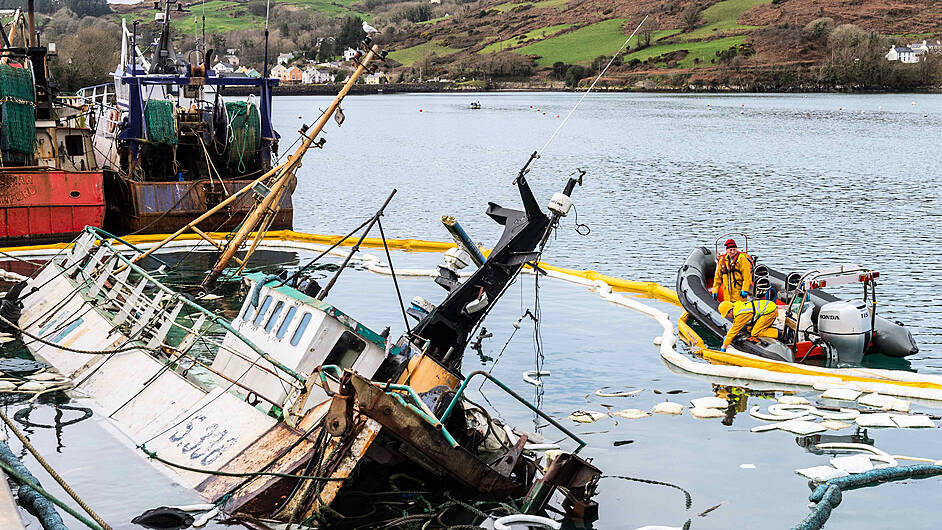 Sunken trawler under 24-hour watch to prevent fuel leakage Image