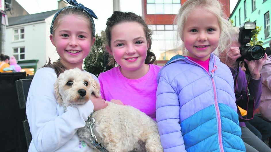 Enjoying Culture Night in Skibbereen on Friday were Alice and Isabelle Hayes, Skibbereen with Laoise Hamilton and her dog Heidi, from Tragumna.    (Photos: Anne Minihane)