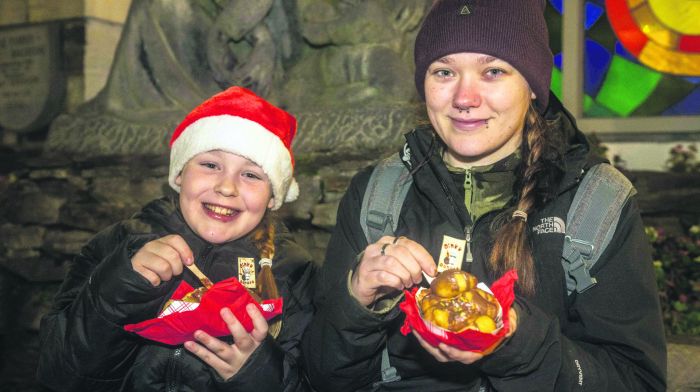 Alison and 
Shannon O’Connor at  Macroom’s festive lights switch-on. 			      (Photo:Andy Gibson)