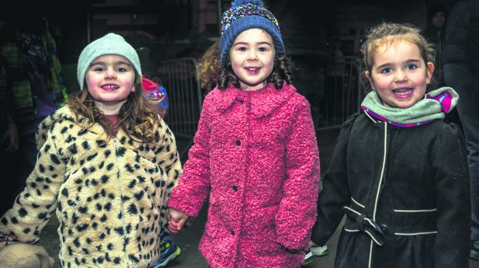 At the switching-on of lights in Castletownbere were Sophia O’Donovan, Sophie O’Neill and Kora Cronin. (Photo: Anne Marie Cronin)