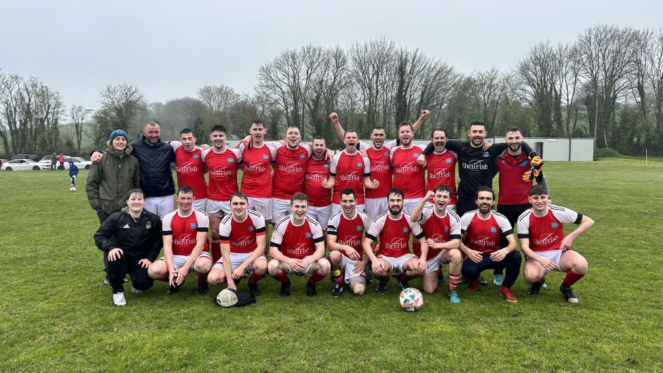 Brilliant Beara turn on style to win promotion to Premier  Image
