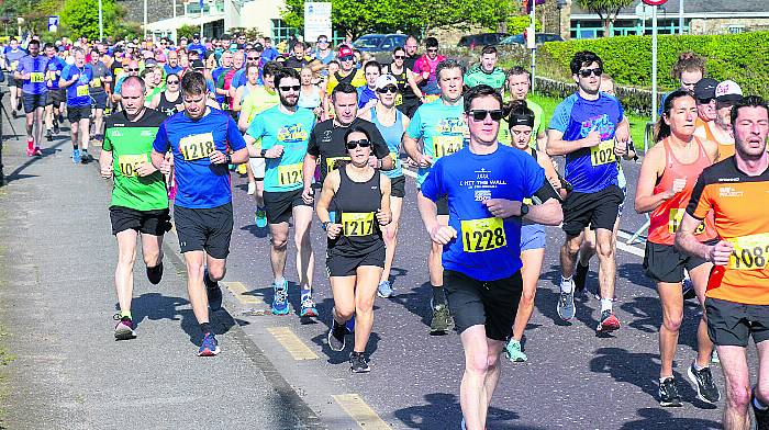 A section of the 800-strong crowd which took part in last weekend’s annual Rosscarbery Surf Turf ‘n’ Tar race on Saturday morning in glorious sunshine.							                      (Photo: Andrew Harris)