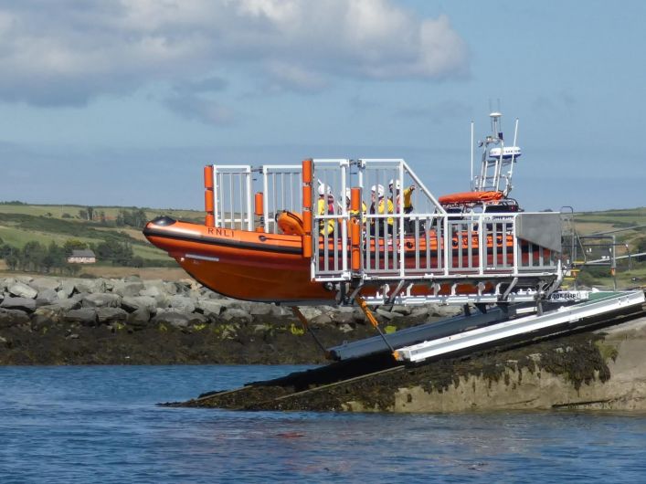 Baltimore RNLI assist yacht that ran aground Image