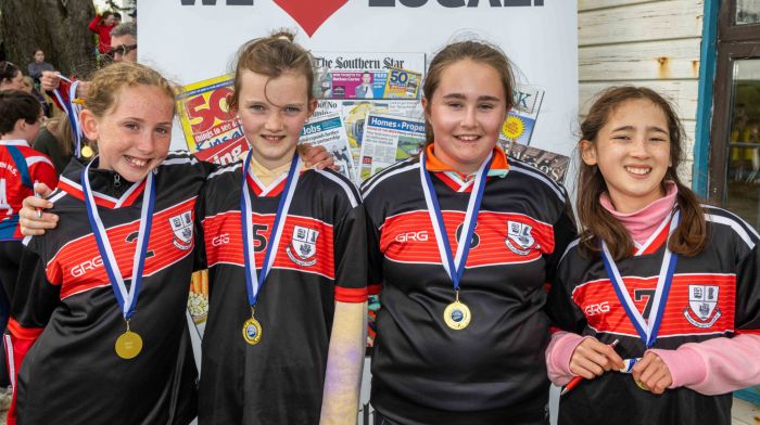 The Castletownbere girls' crew (Castletownbere).