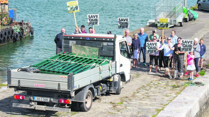 Gardaí called as local residents block barriers for Keelbeg pier Image