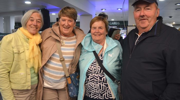 Eleanor Uí Drisceoil, Helen Uí Drisceoil, Mairead and Séan
O’Céadagáin from Cape Clear enjoying the official opening
of Fields of Skibbereen’s new shopping experience.
(Photo: Anne Minihane)