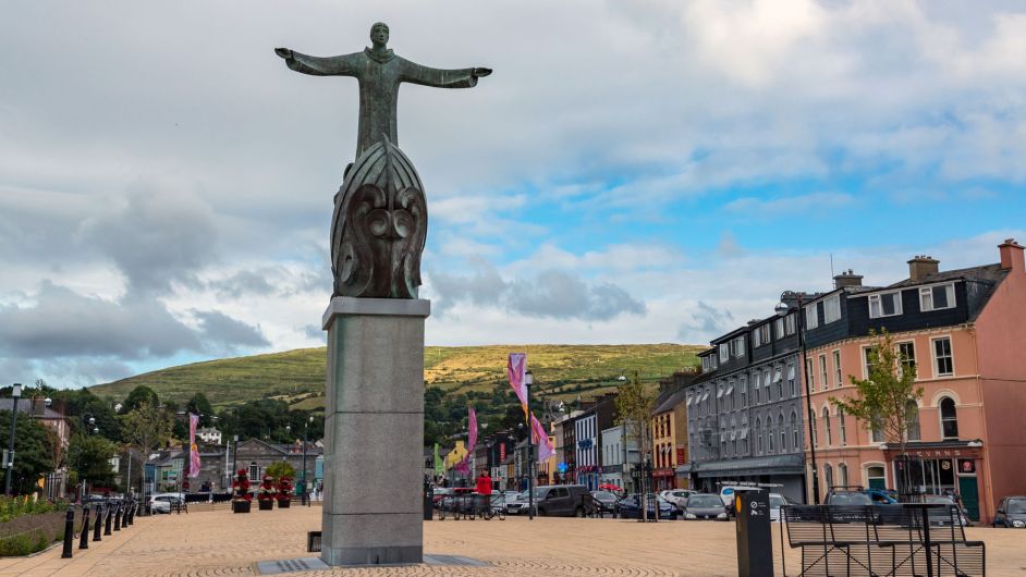 Cllr queries six-month delay for new shelter at Bantry bus stop Image