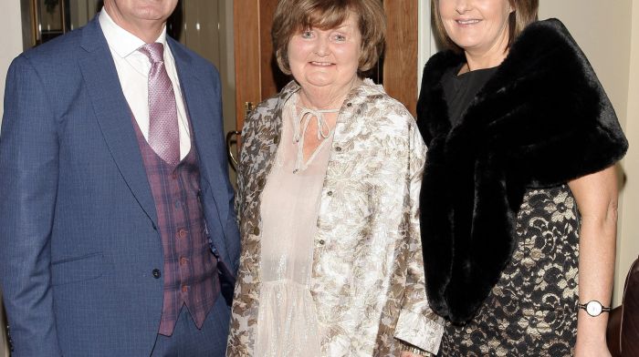Ballinascarthy team sponsor Michael Ryan with his mother-in-law Frances McCarthy and his wife Gillian.