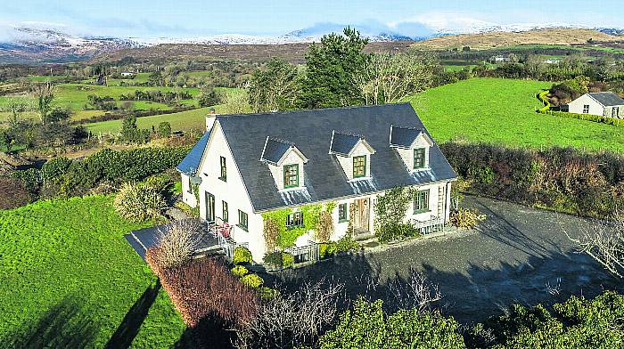 HOUSE OF THE WEEK: ‘Wooden’ it be nice to call this home?  Ballylickey five-bed for €795,000 Image