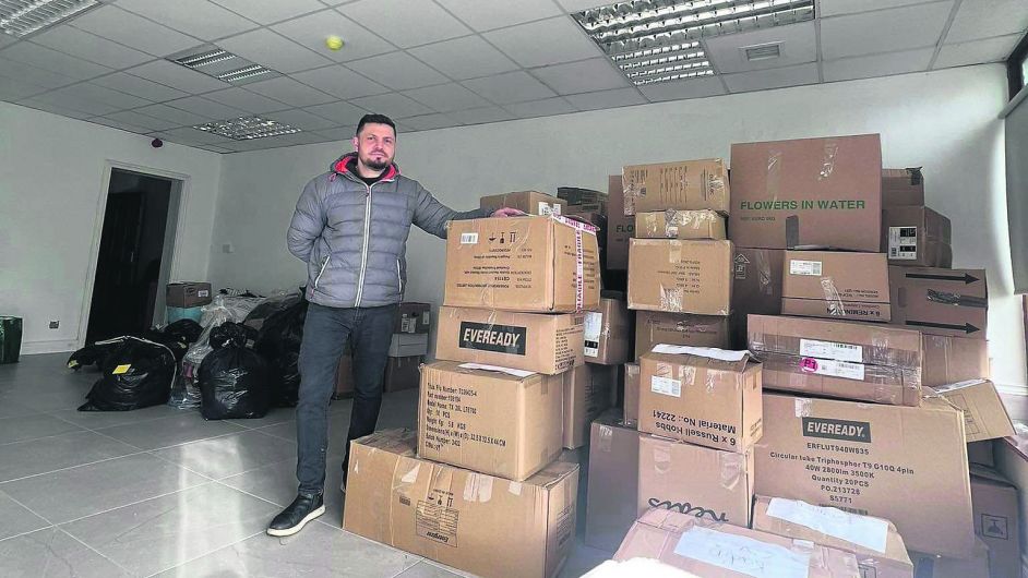 Turkish barber’s quick thinking gets boxes of aid off to quake zone Image