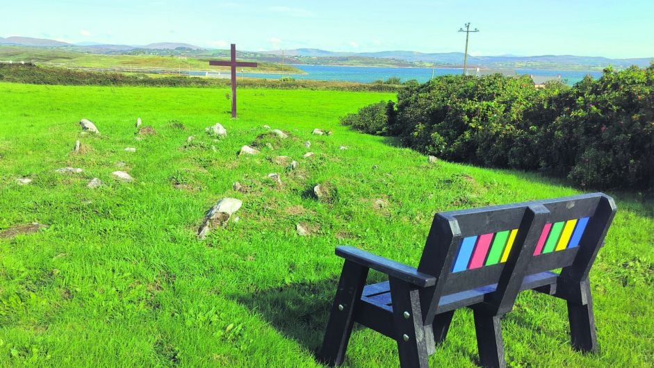 New picnic benches help to open up Heir Island for tourists and walkers Image