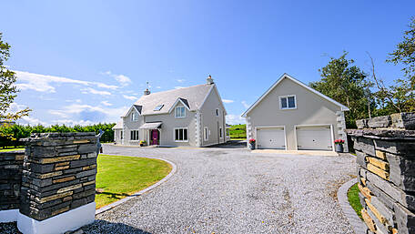 HOUSE OF THE WEEK Five-bedroom house in Ballinascarthy selling for €595,000 Image