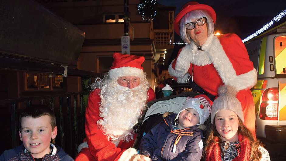 Darragh, Aaron, and Jessica Galvin from Skibbereen with Santa and Mrs Claus at the switching on of the Christmas lights in the town. (Photo: Anne Minihane)