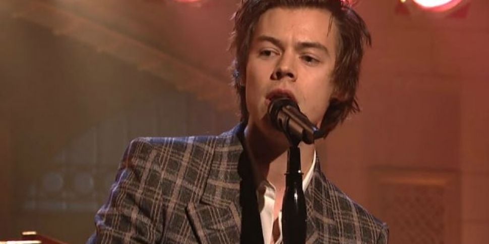 WATCH: Harry Styles Performs &...