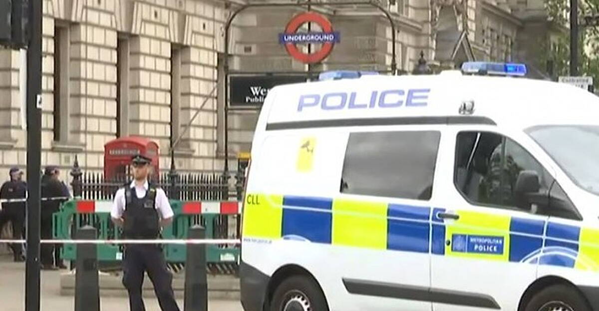 Man With Weapons Arrested Near Houses Of Parliament In London | SPIN1038