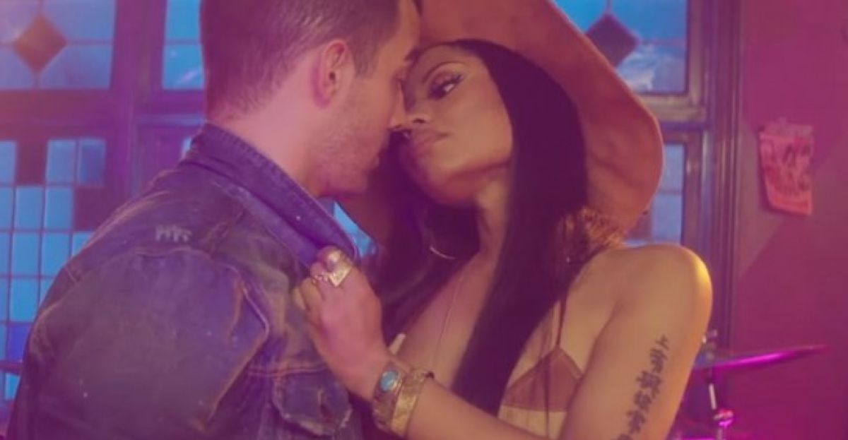 Watch Dnce Ft Nicki Minaj Kissing Strangers Spin1038