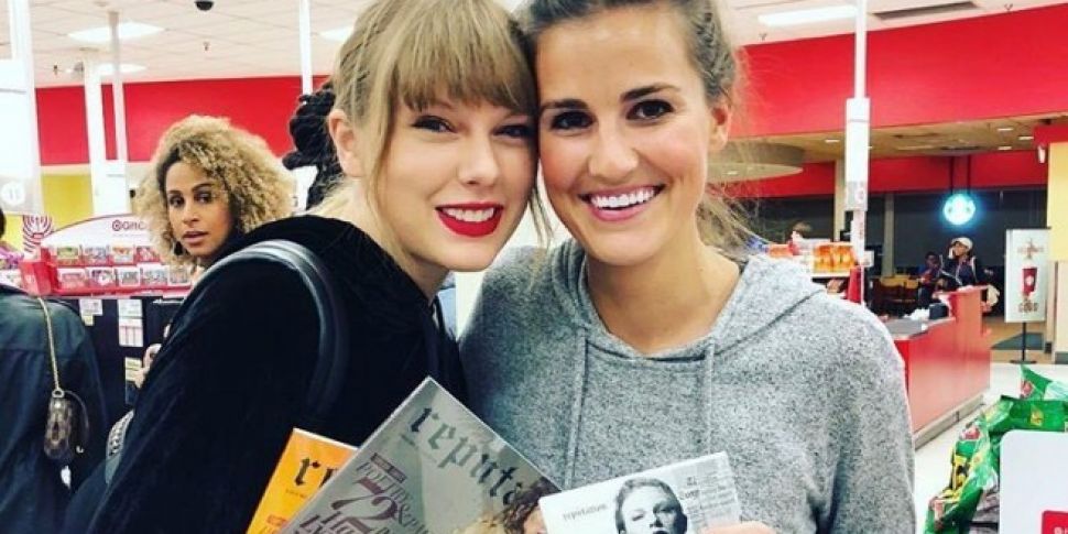 Taylor Swift Surprised Fans Bu...