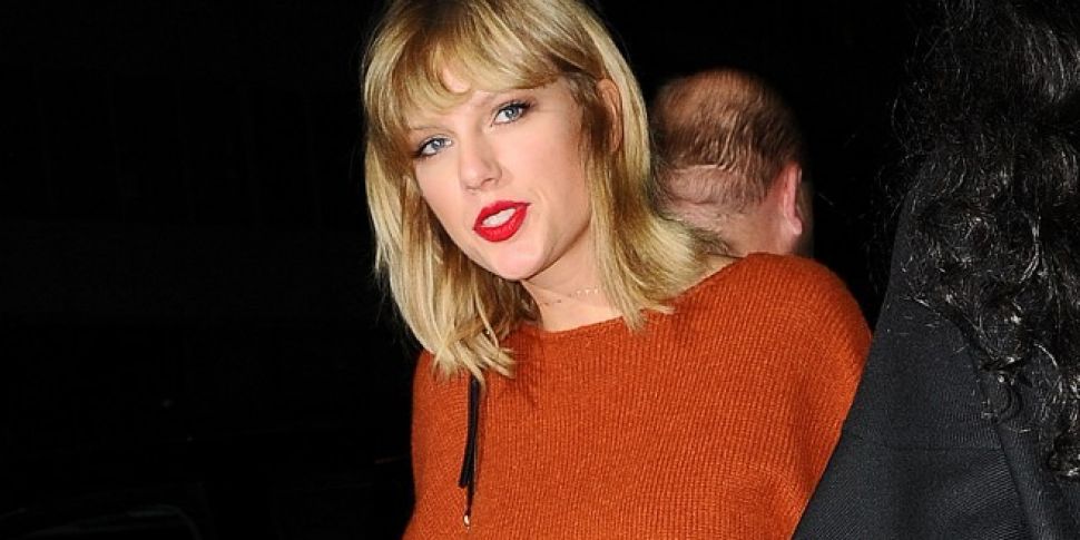 Swift Appears Unannounced At C...