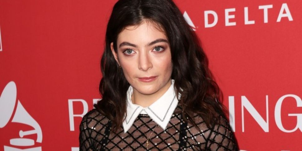 Lorde Apologises Over Insensit...