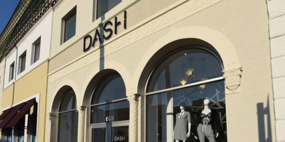 https://img.resized.co/spin1038/eyJkYXRhIjoie1widXJsXCI6XCJodHRwczpcXFwvXFxcL21lZGlhLnJhZGlvY21zLm5ldFxcXC91cGxvYWRzXFxcL2NvbnRlbnRcXFwvMDAwXFxcL2ltYWdlc1xcXC8wMDAyODNcXFwvMjkwNzQ2XzU0X25ld3NfaHViXzIzNTM5MV82NTZ4NTAwLmpwZ1wiLFwid2lkdGhcIjo5NzAsXCJoZWlnaHRcIjo0ODUsXCJkZWZhdWx0XCI6XCJodHRwczpcXFwvXFxcL3d3dy5zcGluMTAzOC5jb21cXFwvaW1hZ2VzXFxcL25vLWltYWdlLnBuZ1wiLFwib3B0aW9uc1wiOltdfSIsImhhc2giOiIzZGFjZGQ1NjMyMDVhMDQ2ZGU2ZDViYTM0NGY4OThkMGIzMjljNzQ2In0=/the-kardashians-are-closing-all-dash-stores.jpg