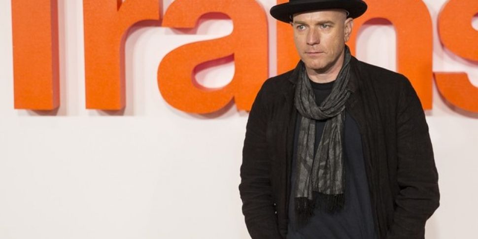 Twitter Spat: Ewan McGregor An...