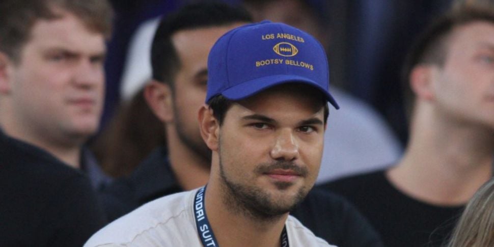 Taylor Lautner Marks Twilight'...