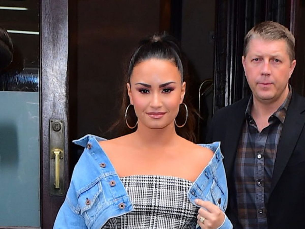 Demi Lovato Spotted Kissing Clothing Henry Levy | SPIN1038