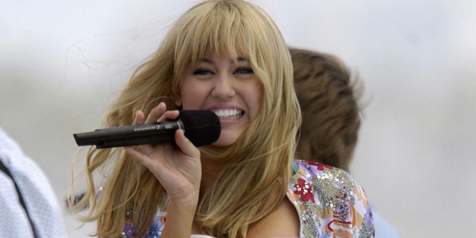 Miley Cyrus Dyes Her Hair Styles It To Look Like Hannah Montana