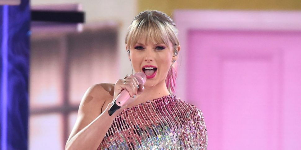 Taylor Swift Set To Record All...