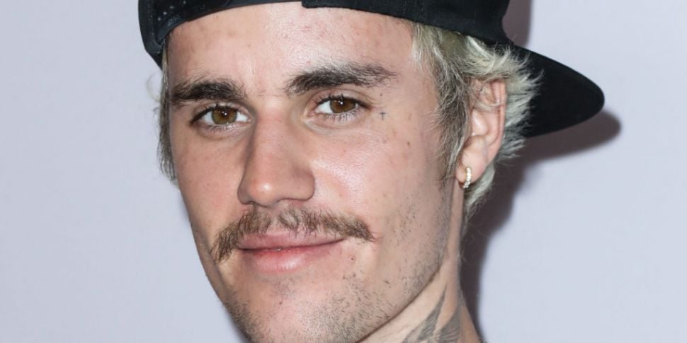 Justin Bieber Shaves His Musta...