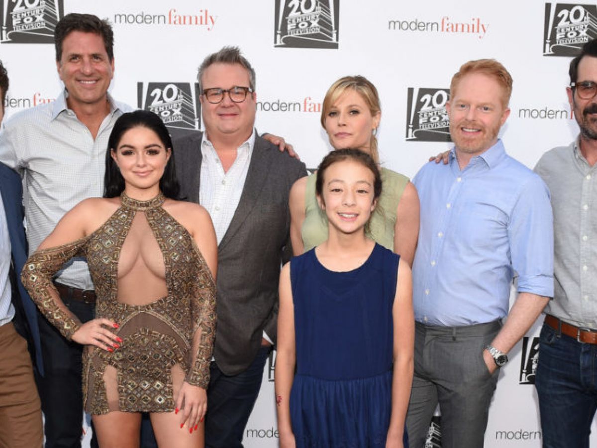 Photos from Modern Family Cast's Last Day on Set