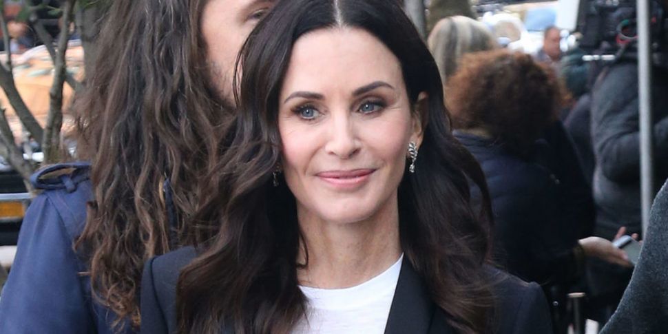 Courteney Cox Dishes Details O...