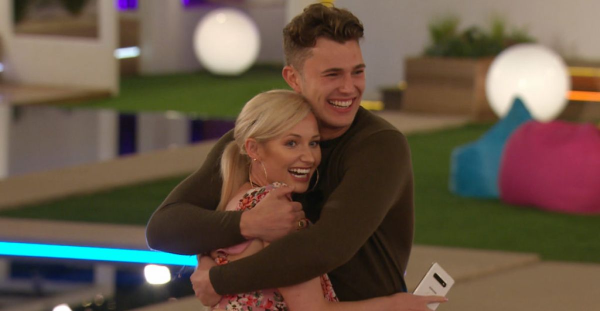 Love Islands Curtis Pritchard And Amy Hart Reunite And Share Selfies Together Spin1038 