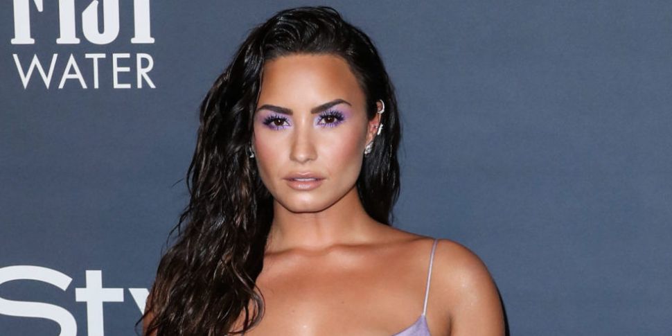 Demi Lovato Comes Out As Non-B...