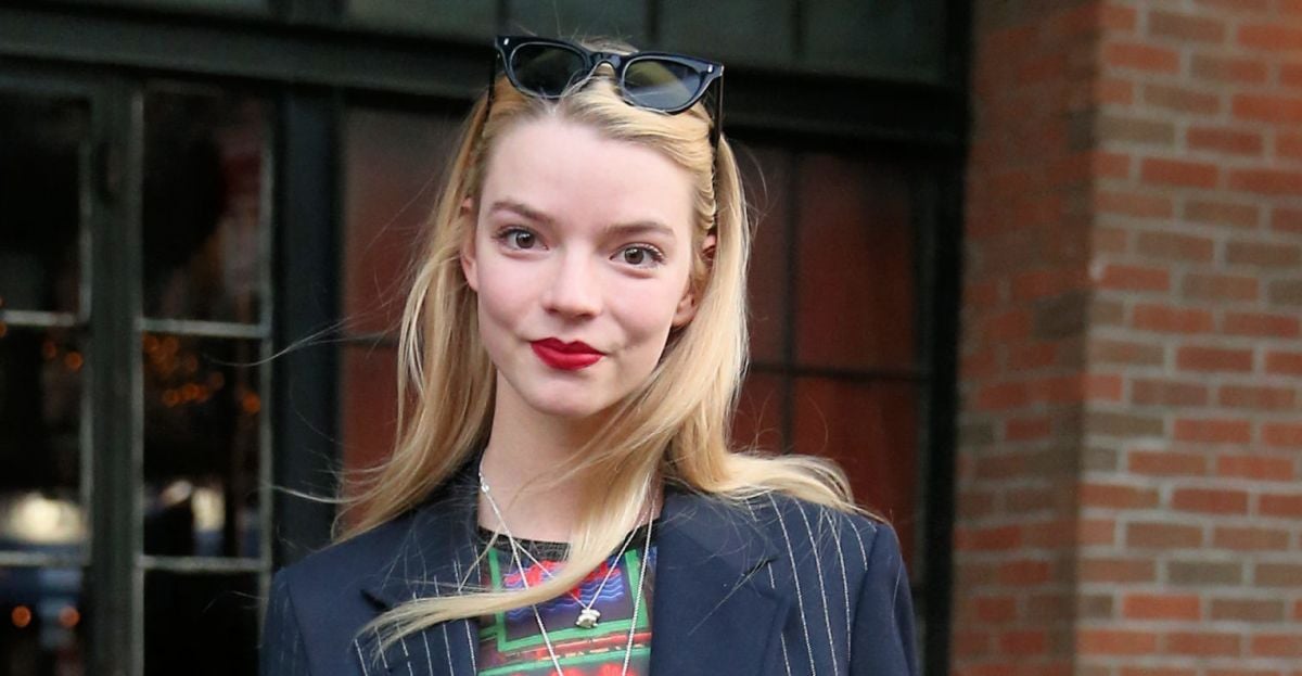 Anya Taylor-Joy Packs On The PDA With Fellow Actor Malcolm McRae | SPIN1038