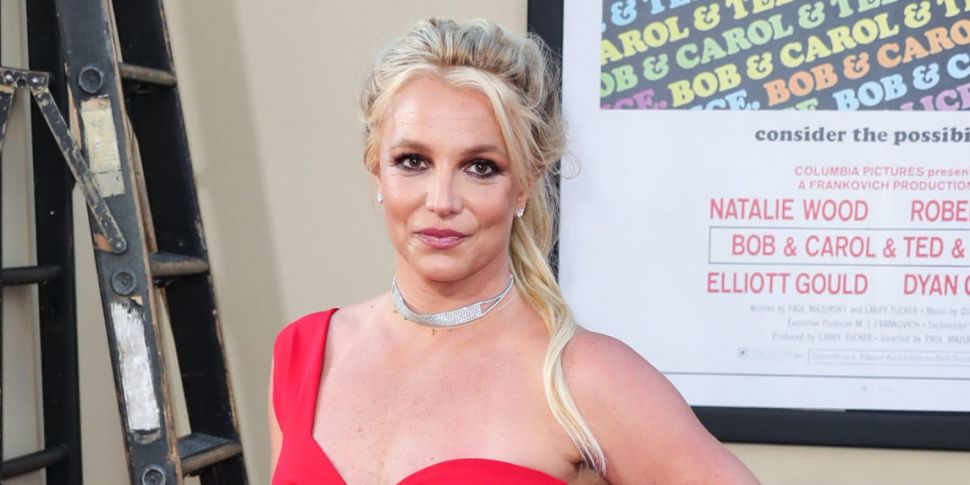 Britney Spears Reportedly Sign...