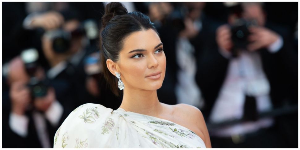 Kendall Jenner Went Nude For A Christmas Campaign! | SPIN1038