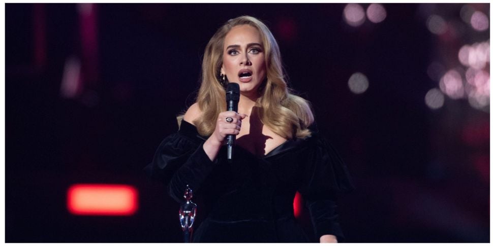 Adele shocks fans with major a...