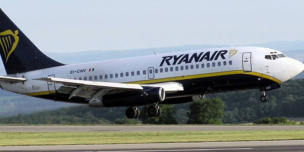 Dublin Ryanair Flight Makes Em...