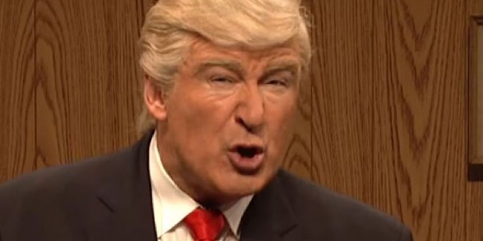 Alec Baldwin Impersonates Dona...