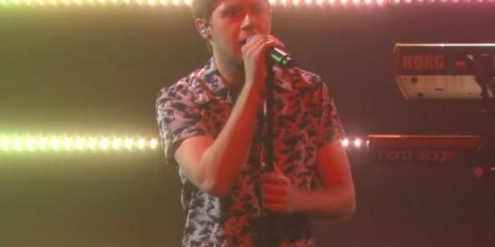WATCH: Niall Performs Slow Han...