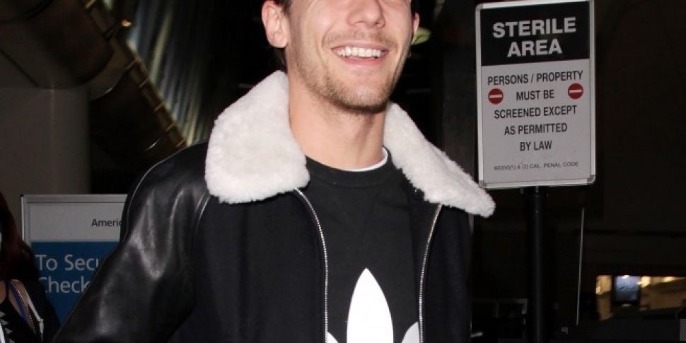 Louis Tomlinson Signs New Solo...