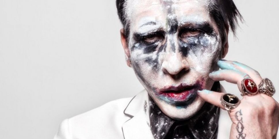 Marilyn Manson Has Onstage Mel...