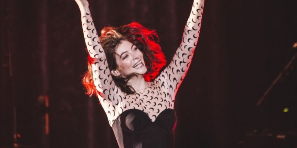 Lorde Celebrates Birthday By S...