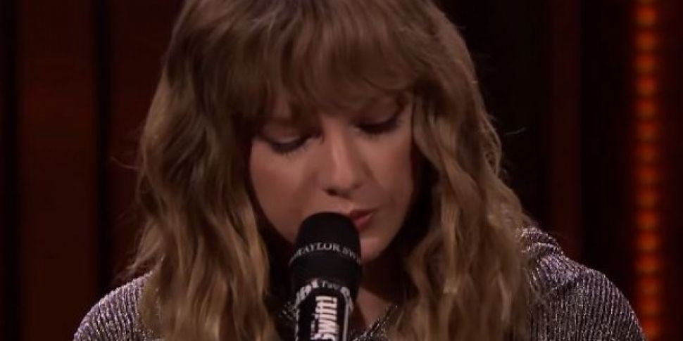 Taylor Swift Performs 'New...