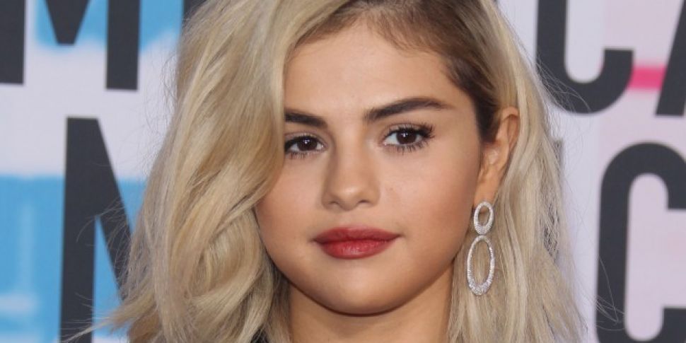 Selena Gomez Accused Of Lip-Sy...